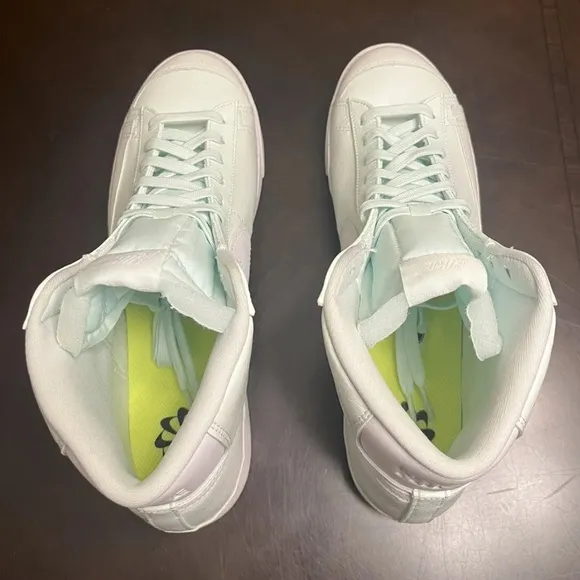 New Nike Blazer Mid 77 Barely Green Sneaker Shoes Size 11.5