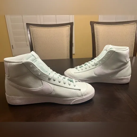 New Nike Blazer Mid 77 Barely Green Sneaker Shoes Size 11.5