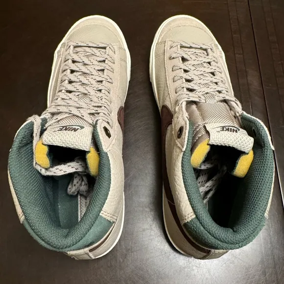 New Nike Blazer Mid 77 Green Cream Leather Sneaker Shoes Size US 9 M / 10.5 W