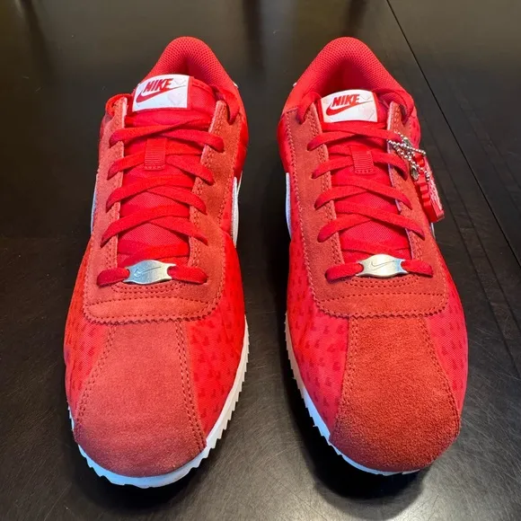 New Nike Cortez Valentines Day Heart Sneaker Shoes Size 7Y / 8.5 W