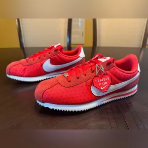 New Nike Cortez Valentines Day Heart Sneaker Shoes Size 7Y / 8.5 W