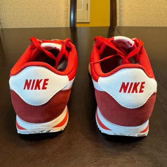 New Nike Cortez Valentines Day Heart Sneaker Shoes Size 7Y / 8.5 W