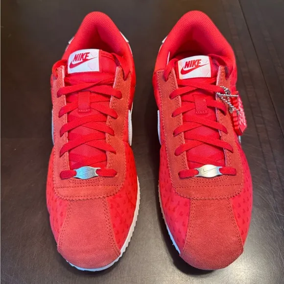 New Nike Cortez Valentines Day Heart Sneaker Shoes Size 7Y / 8.5 W