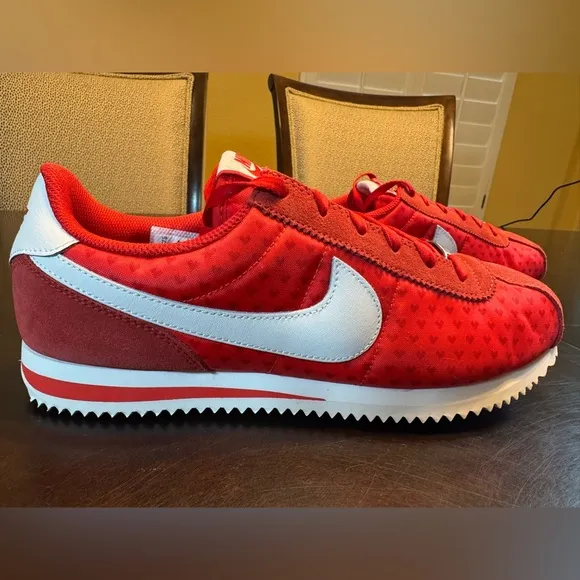 New Nike Cortez Valentines Day Heart Sneaker Shoes Size 7Y / 8.5 W