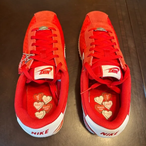 New Nike Cortez Valentines Day Heart Sneaker Shoes Size 7Y / 8.5 W