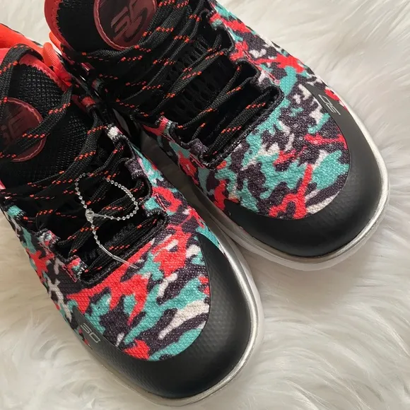 NEW UNDER ARMOUR STEPH CURRY RARE LOW FLOTRO SHOES SNEAKERS MEN’S 7 WOMENS 8.5