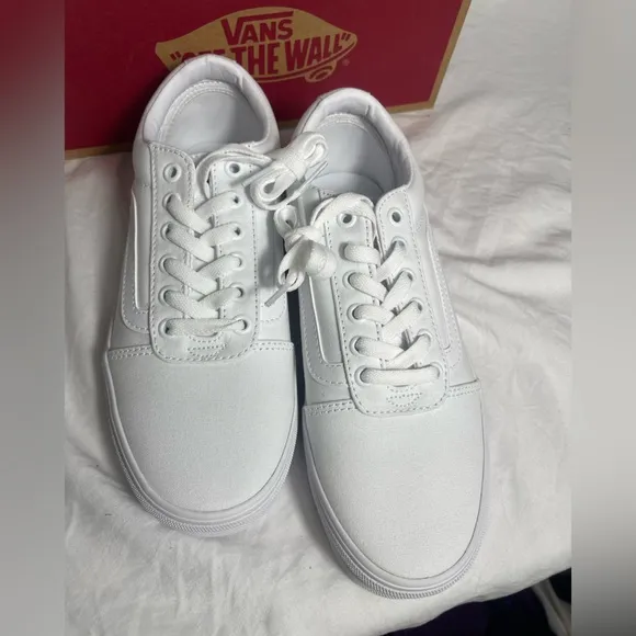New VANS size 9.5 women’s TRIPLE WARD WHITE canvas sneakers shoes VNOA3IUN…