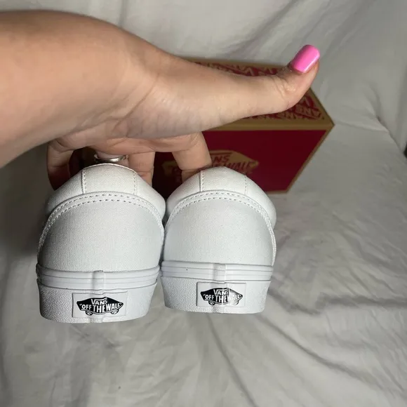 New VANS size 9.5 women’s TRIPLE WARD WHITE canvas sneakers shoes VNOA3IUN…