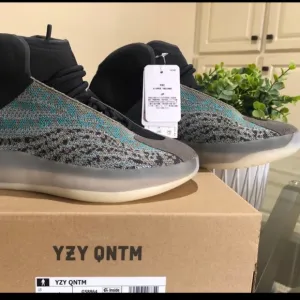 New With Tags Yeezy QNTM 6.5 Youth/8.5 Youth Women