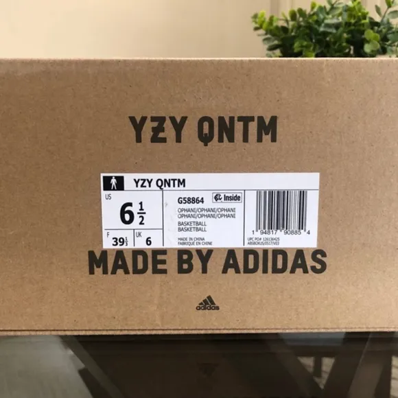 New With Tags Yeezy QNTM 6.5 Youth/8.5 Youth Women