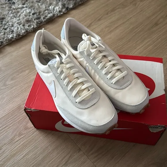 New , Women nike DBREAK size 11 available