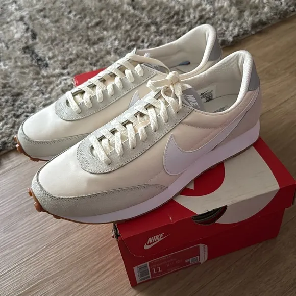 New , Women nike DBREAK size 11 available