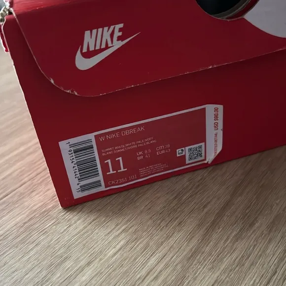 New , Women nike DBREAK size 11 available