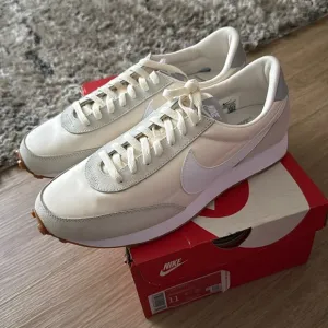 New , Women nike DBREAK size 11 available