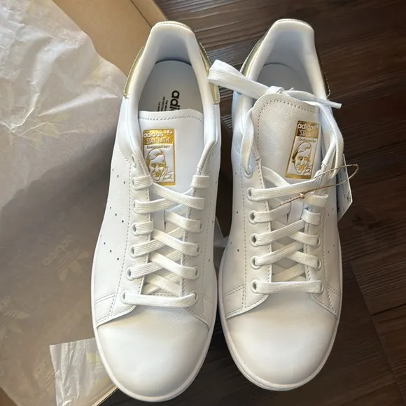 New Women’s Adidas Original Stan Smith Cloud White/Gold NIB. Price is firm