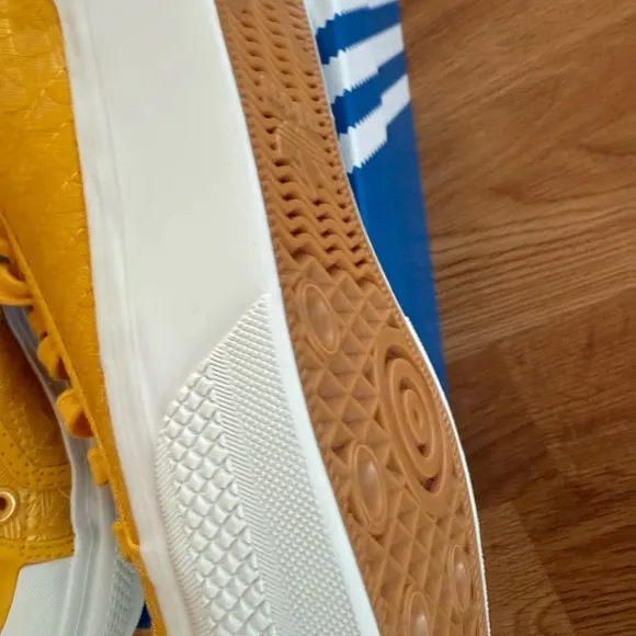 New women’s Adidas Sz 7 shoes Nizza Platform