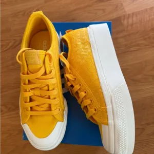 New women’s Adidas Sz 7 shoes Nizza Platform