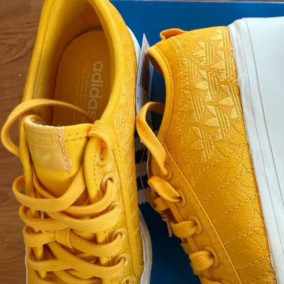 New women’s Adidas Sz 7 shoes Nizza Platform