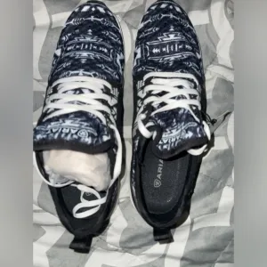 New womens Ariat size 9 Black and White Patterned Sneakers