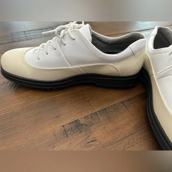 New! Womens ECCO Ivory And White Golf Shoes. Size 40 Golf Shoes (sz 9.5)