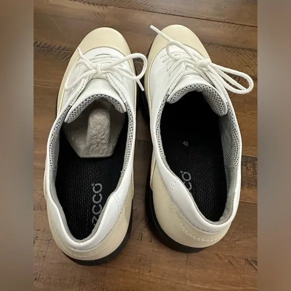 New! Womens ECCO Ivory And White Golf Shoes. Size 40 Golf Shoes (sz 9.5)