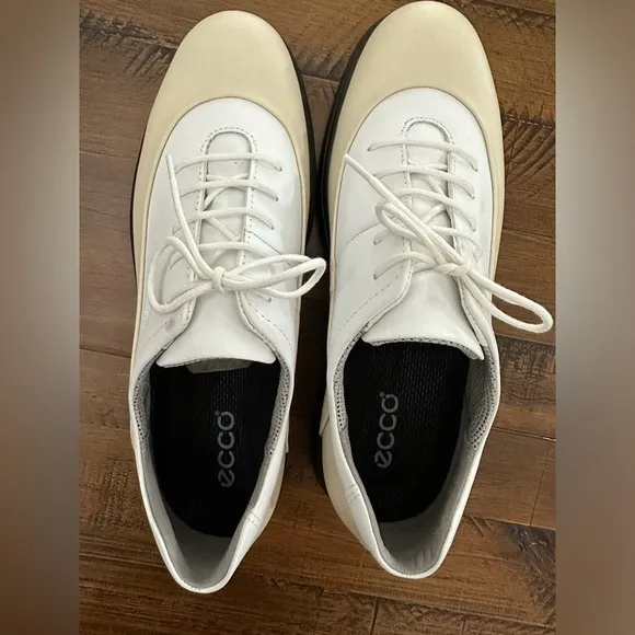 New! Womens ECCO Ivory And White Golf Shoes. Size 40 Golf Shoes (sz 9.5)