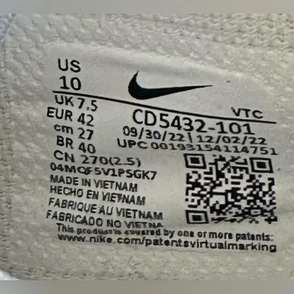 NEW. Women’s Nike Air Max Excee White Sneakers Size 10