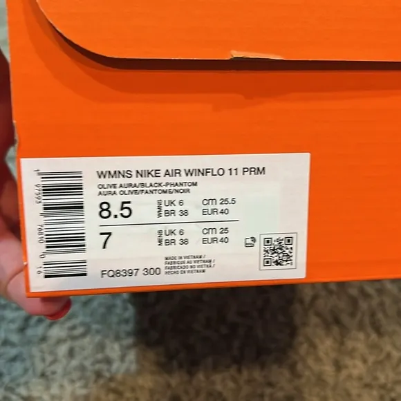 NEW Women’s Nike Air Winflo 11 PRM (8.5)
