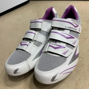 New women’s venzo cycling or spinning shoes 🚵‍♀️