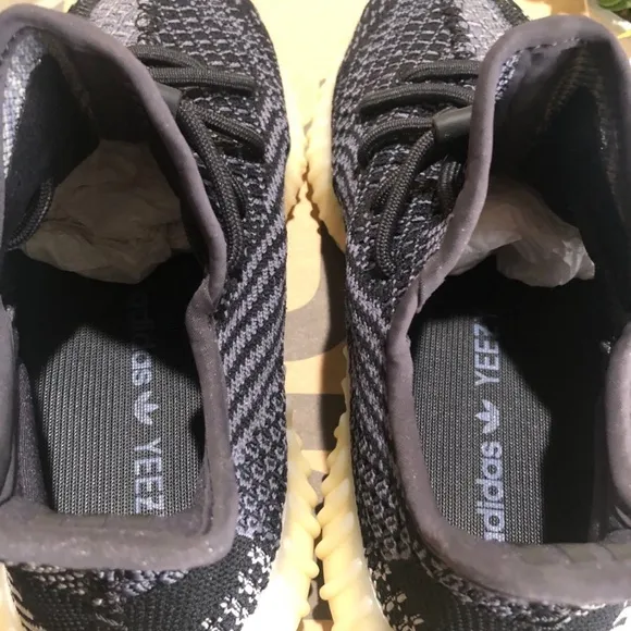 NEW Yeezy Boost 350 V2 6.5 Youth/8.5 Womens UNISEX