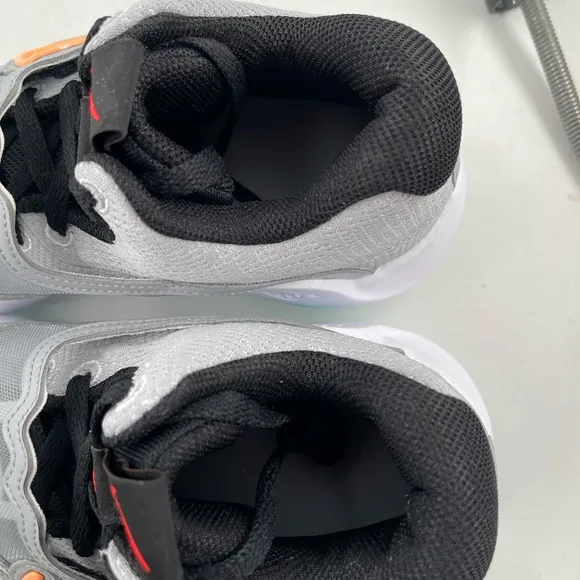 NIB Nike 👞 Unisex Adult KD Trey 5X Grey Orange Basketball Shoes- Sizes M/8-W/9.5