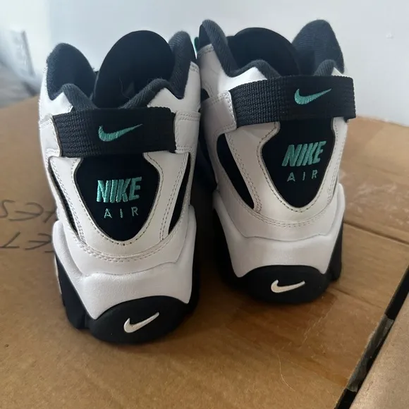 Nike Air Barrage Mid AT7847-001 shoes - Aqua