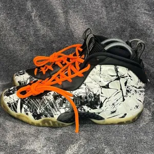 Nike Air Foamposite One Shattered Backboard Black White 6Y / women’s 7.5