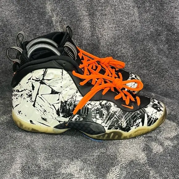 Nike Air Foamposite One Shattered Backboard Black White 6Y / women’s 7.5