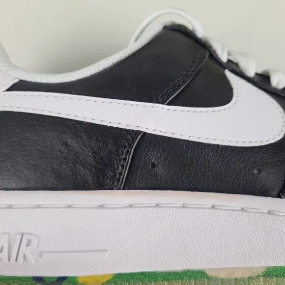 Nike Air Force 1 LE Black Unisex Sneakers SZ 5.5 Youth = 7 Women's