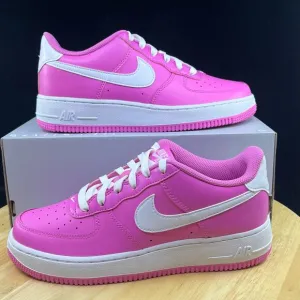 NIKE AIR FORCE 1 PLAYFUL PINK WHITE FV5948-600-SIZE 6Y/ 7.5 Women’s Barbie