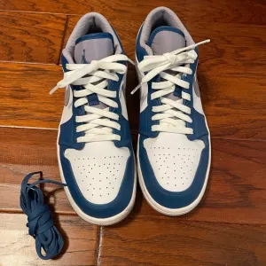 Nike Air Jordan 1 lows size 10.5 men’s