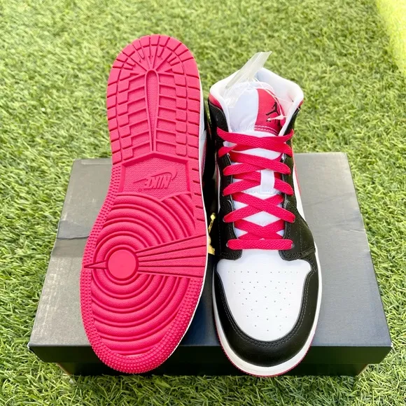 Nike Air Jordan 1 mid GS shoes