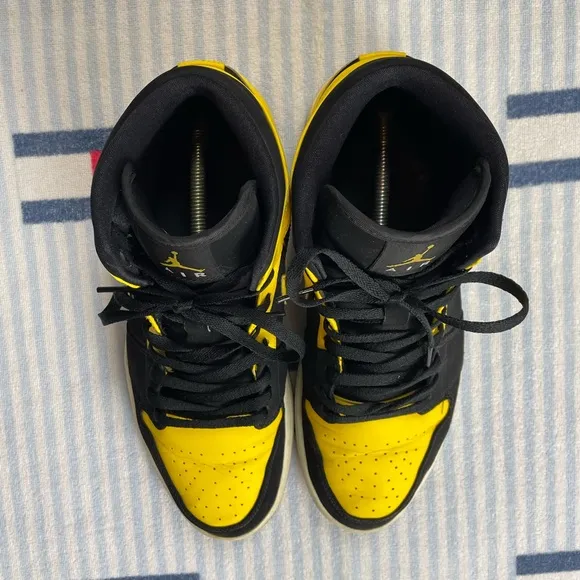Nike Air Jordan 1 Mid New Love basketball style sneaker shoes 2017