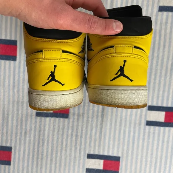 Nike Air Jordan 1 Mid New Love basketball style sneaker shoes 2017