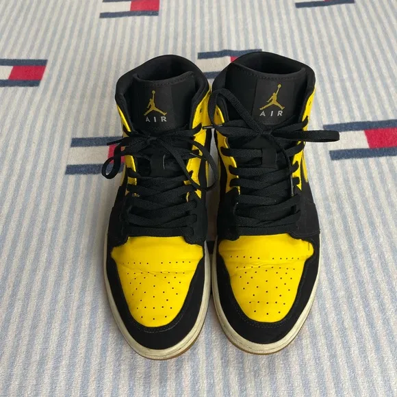 Nike Air Jordan 1 Mid New Love basketball style sneaker shoes 2017