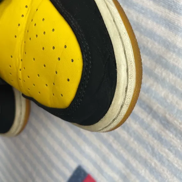 Nike Air Jordan 1 Mid New Love basketball style sneaker shoes 2017