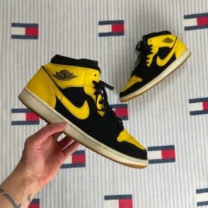 Nike Air Jordan 1 Mid New Love basketball style sneaker shoes 2017