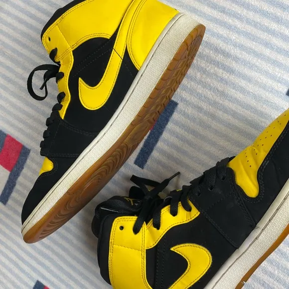 Nike Air Jordan 1 Mid New Love basketball style sneaker shoes 2017