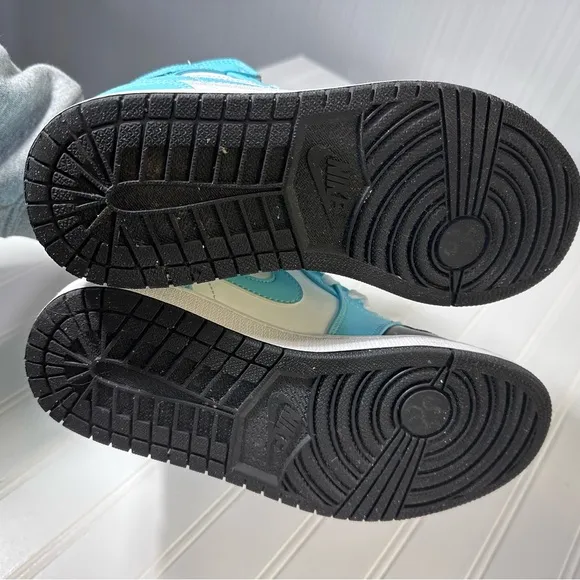 Nike Air Jordan 1 mid tropical twist shoes women’s 7