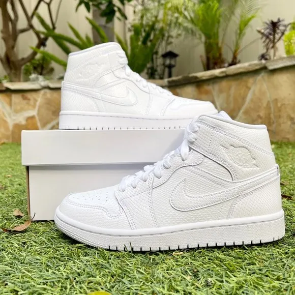 Nike air Jordan 1 triple white shoes