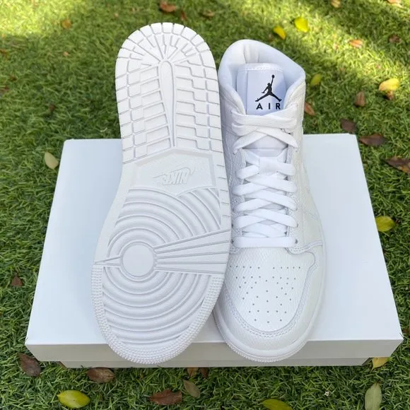 Nike air Jordan 1 triple white shoes