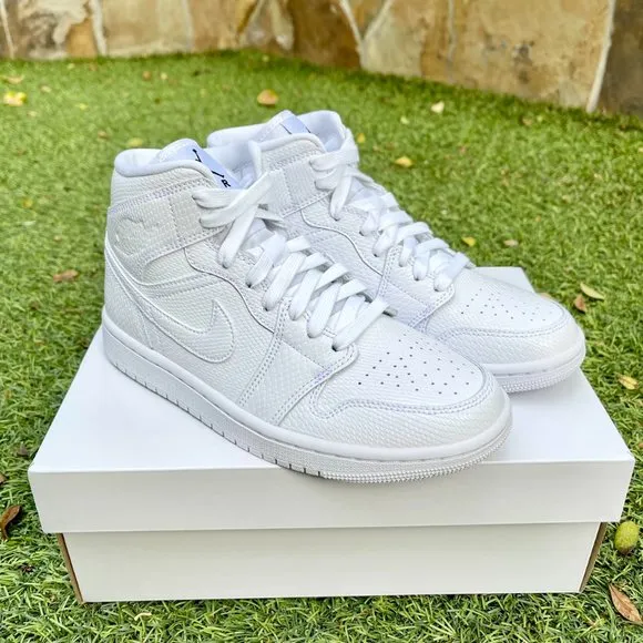 Nike air Jordan 1 triple white shoes