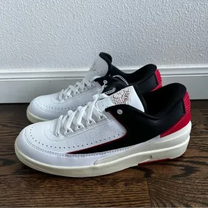 Nike Air Jordan 2 Retro Women’s Black/Red “Chicago Twist” Low Top Shoes sz 9.5