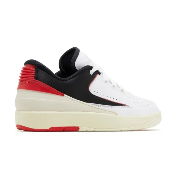 Nike Air Jordan 2 Retro Women’s Black/Red “Chicago Twist” Low Top Shoes sz 9.5
